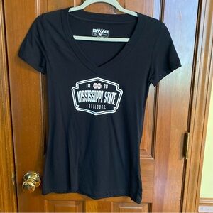 Black Mississippi State Bulldogs V-Neck T-Shirt EUC